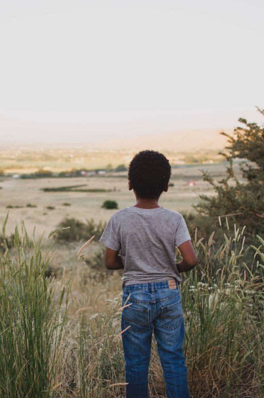 little boy photoshoot, nature, central washington, outdoor children photoshoot @livingless.wordpress.com